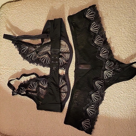Change Black Bra & Panty Set - Picture 2 of 3